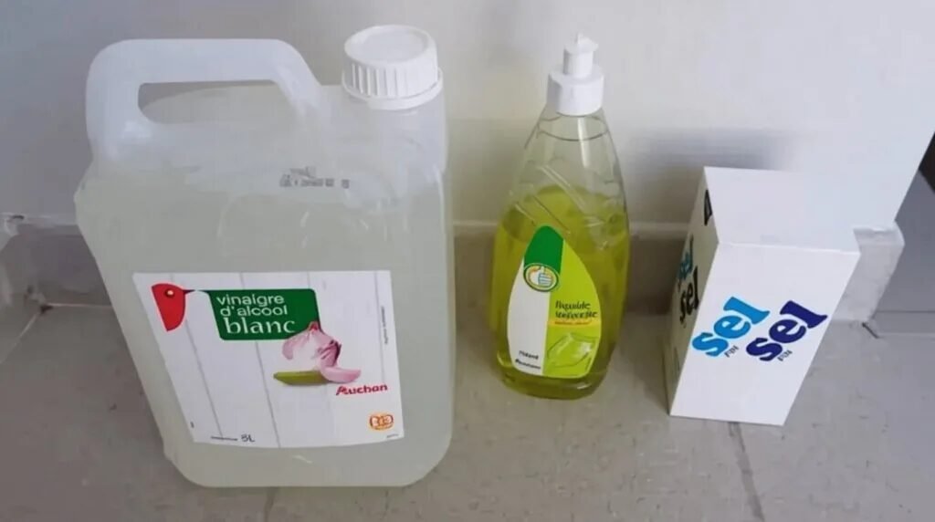 Le mélange vinaigre blanc et gros sel : la recette de base 🧪